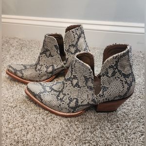 Ariat Dixon Boots Black and White Snake Skin